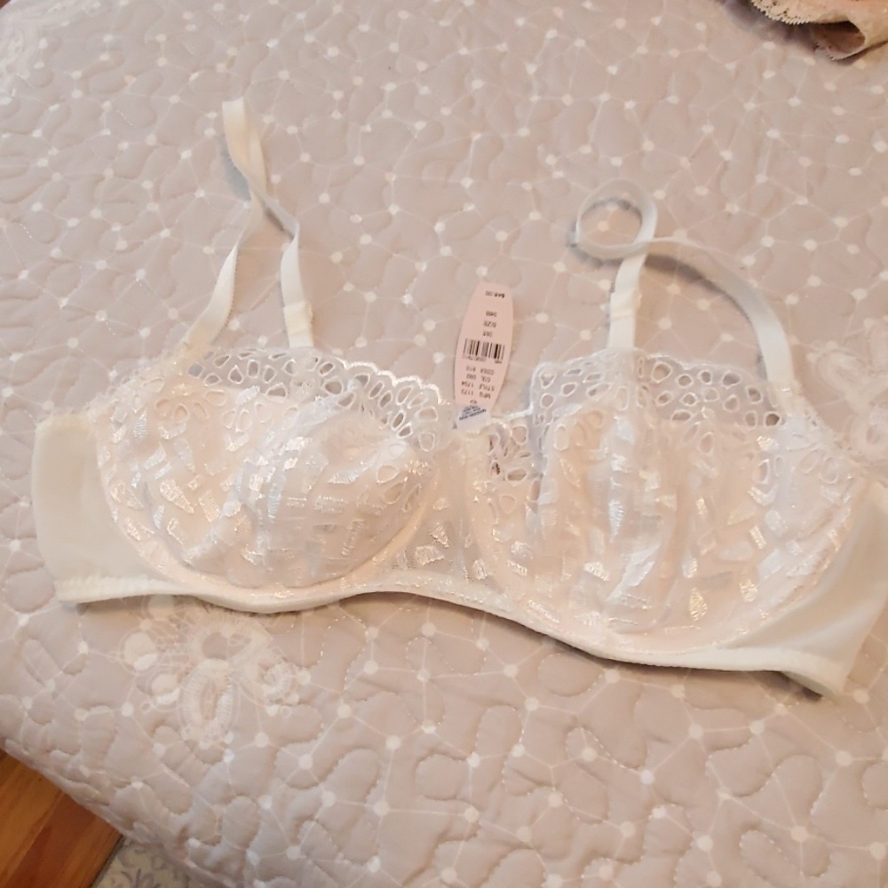 Victoria secret bra 36B